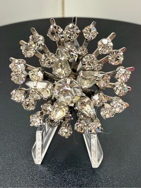 Vintage Sparkling Rhinestone Starburst Brooch - Clear/Silver
